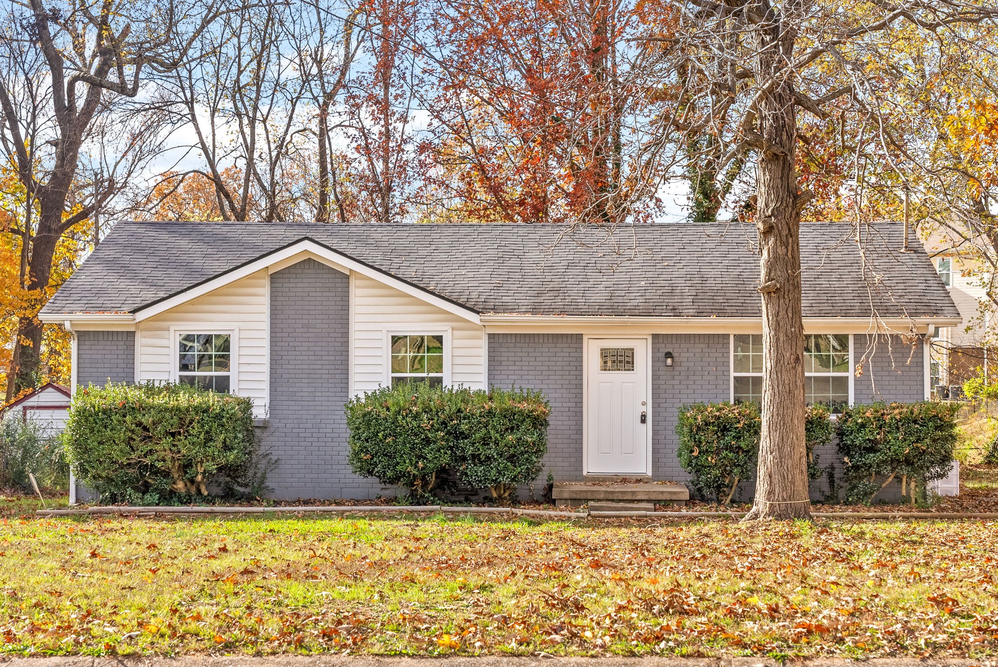 a front view of house with yard