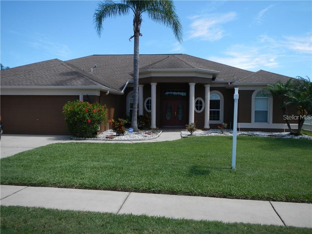 a view of a house with a yard