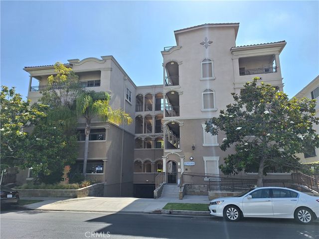 $3,975 | 432 South Willaman Drive, Unit 103 | Beverly Center-Miracle Mile