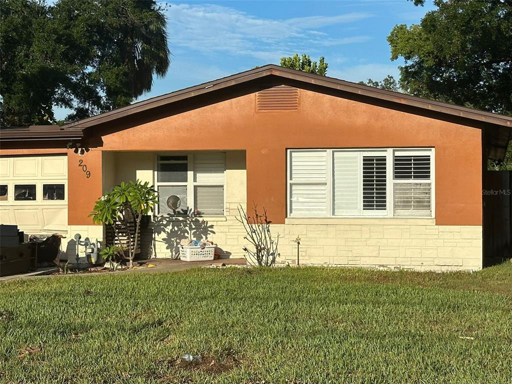 a front view of house with yard