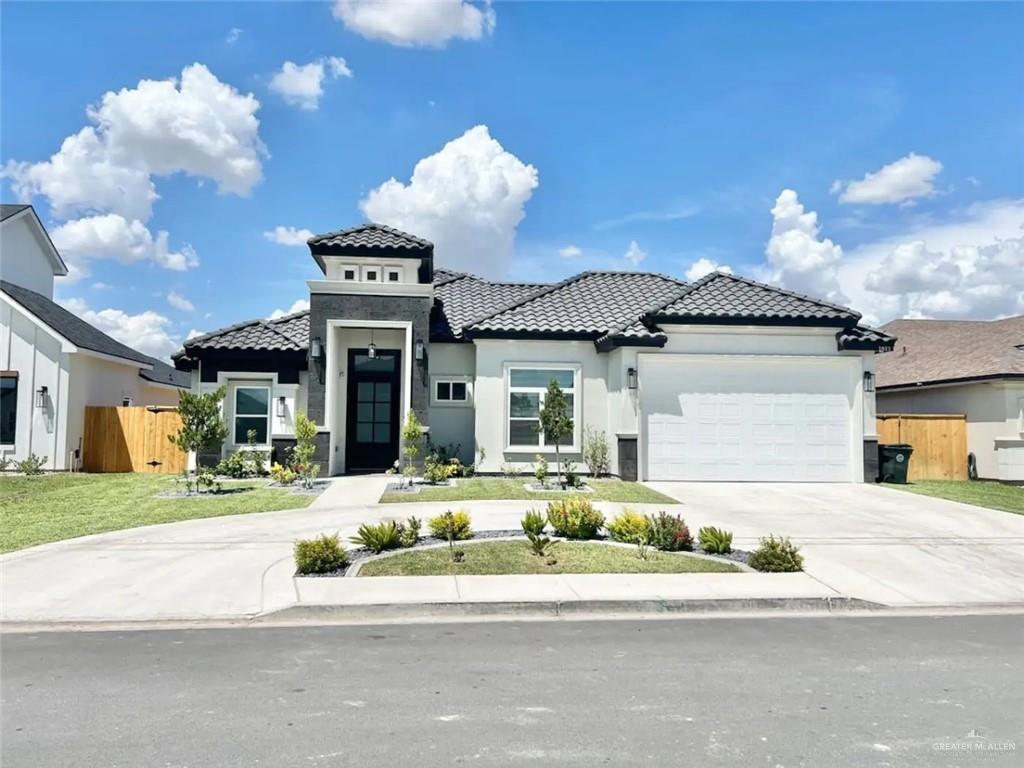 Mediterranean / spanish house with a garage