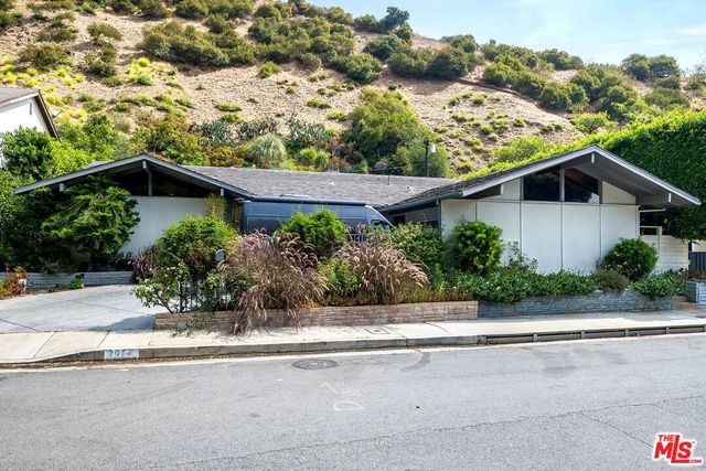 $6,950 | 2068 North Beverly Drive | Beverly Hills Post Office