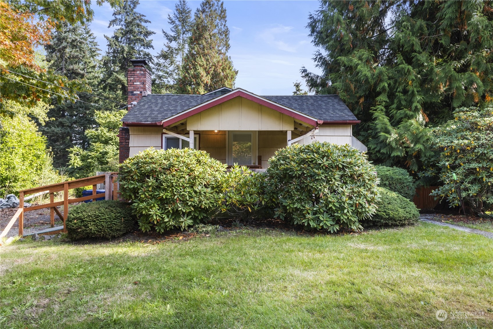 a view of a back yard of the house