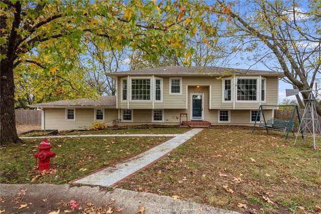 $293,000 | 219 East 12th Street | Polk Township - Ray County