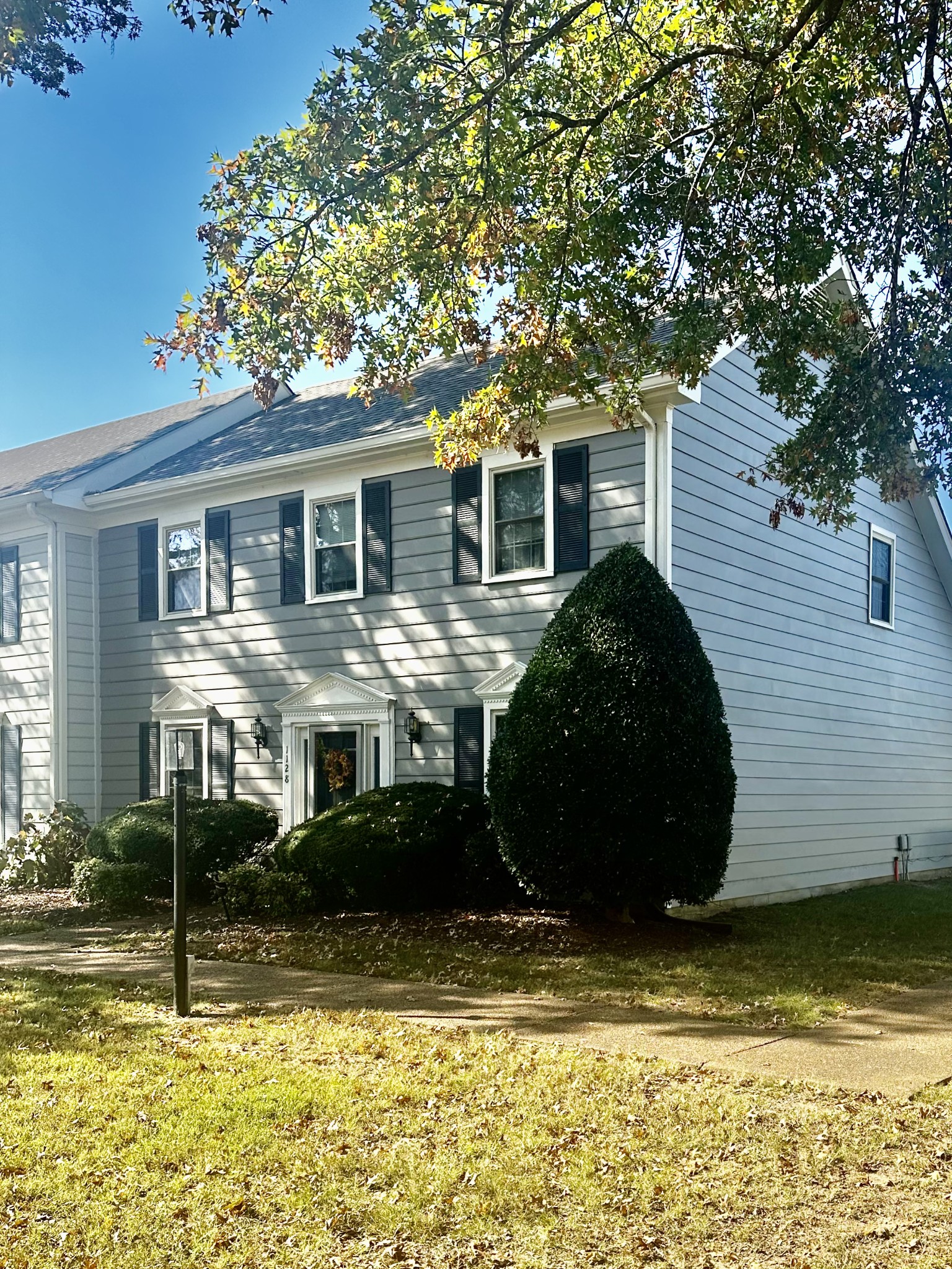 a view of a house with a yard