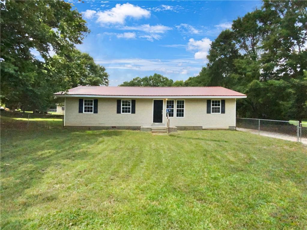 a view of a house with a backyard