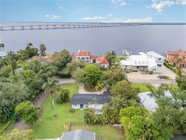 $2,400 | 4106 West Riverside Drive | Fort Myers