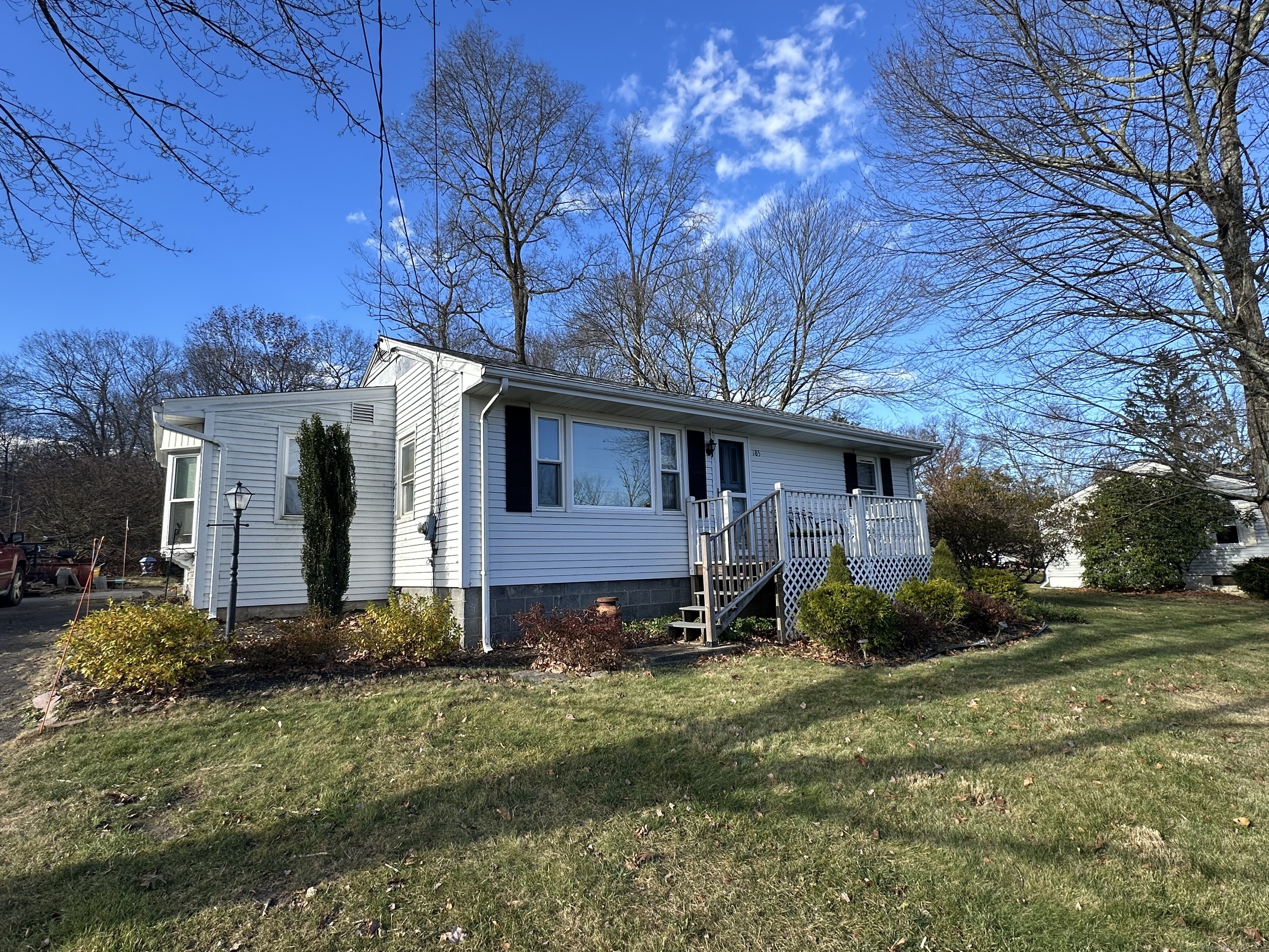 a view of a house with backyard and trees