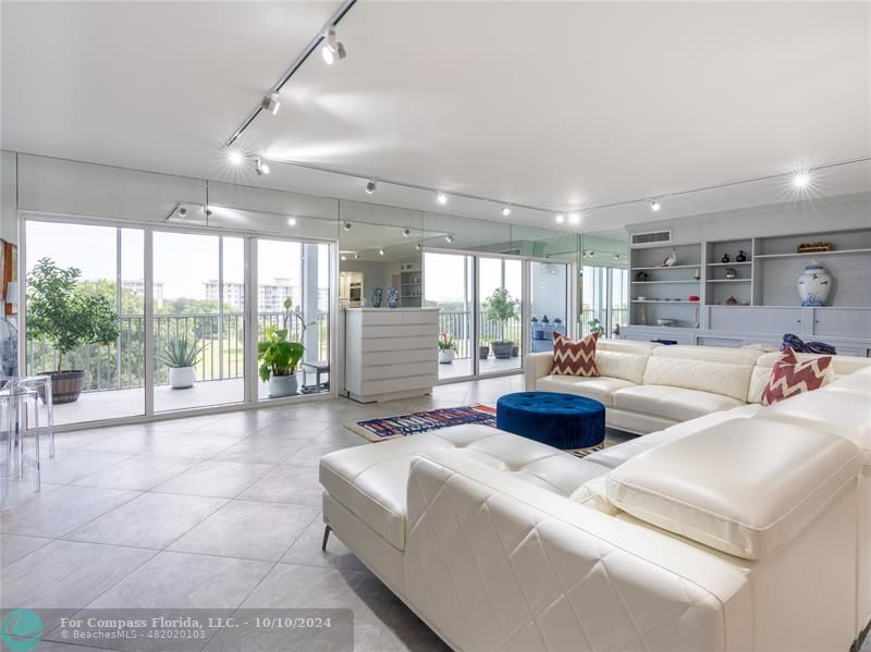 Spacious Updated Penthouse on the Golf Course