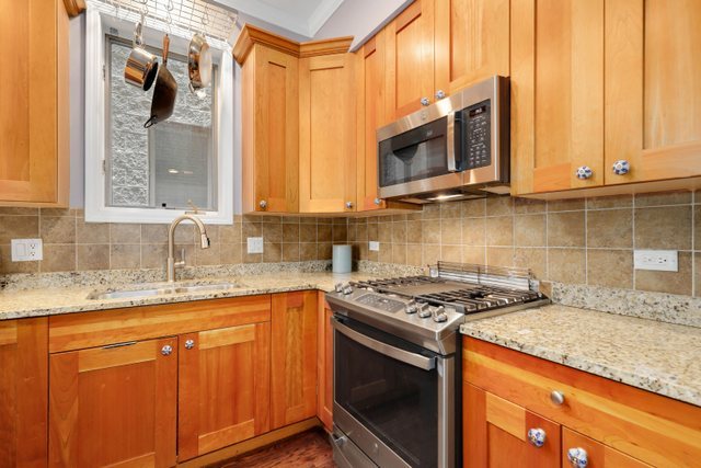 2921 N DAMEN AVE UNIT 2, Chicago, IL 60618 Single Family Residence For Sale, MLS# 11834496