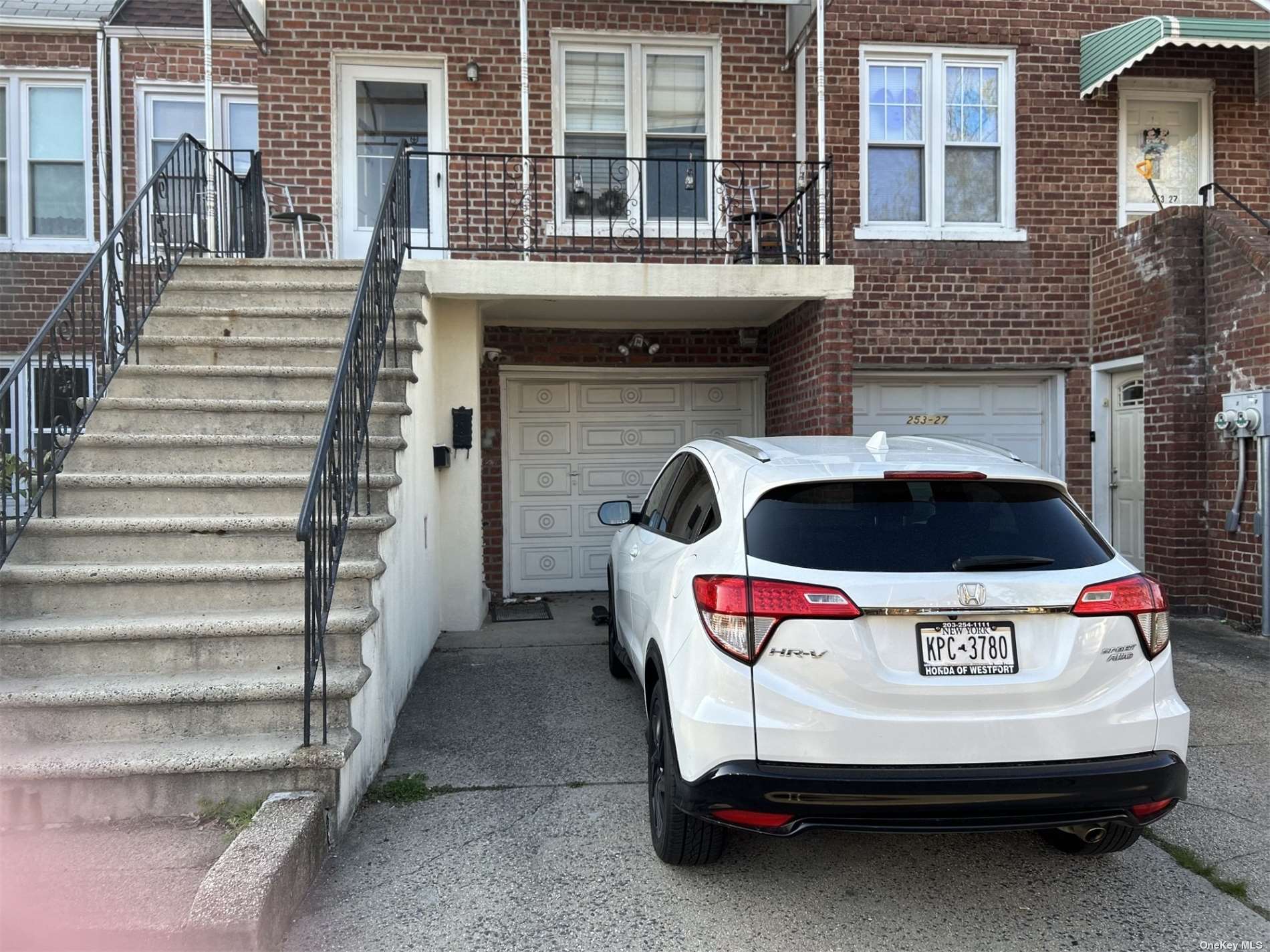 a view of entryway with a front door