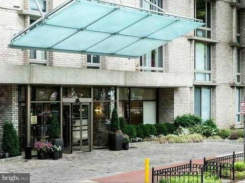 $207,500 | 950 25th Street Northwest, Unit 506S | Foggy Bottom