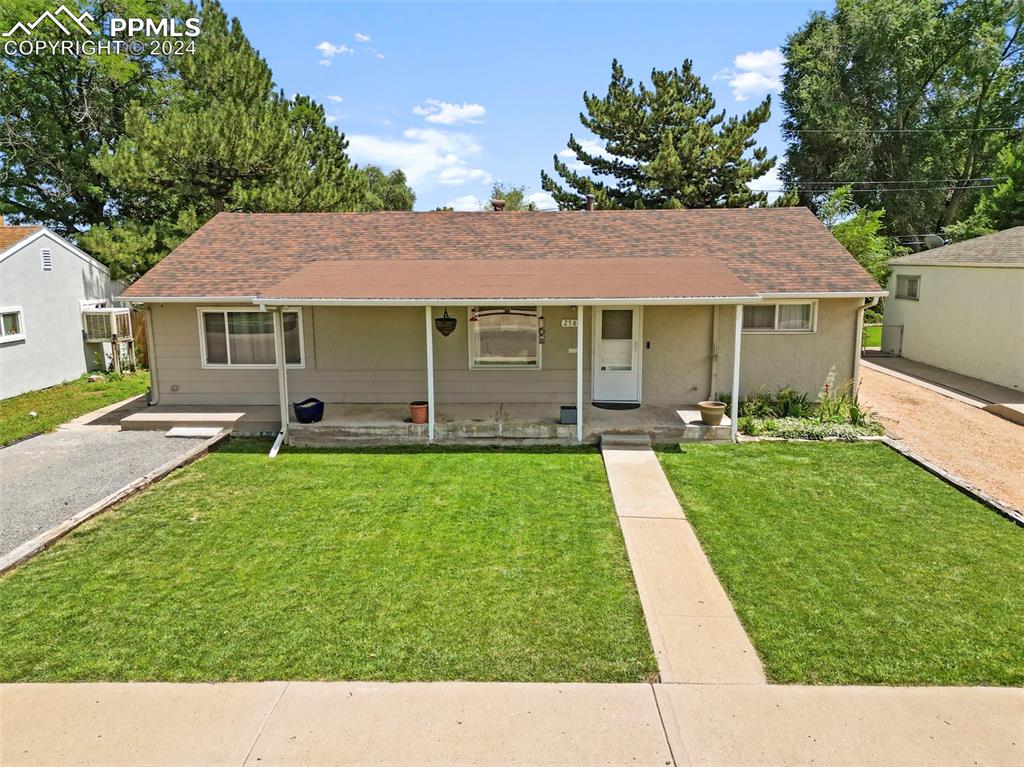 View of front of property featuring a front yard