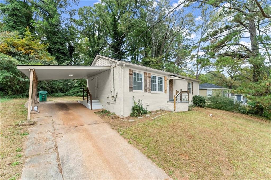 a view of a house with a backyard