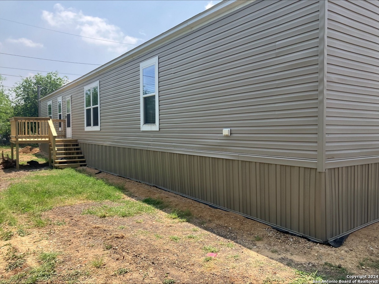 a view of a house with a backyard