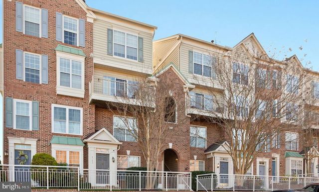 $460,000 | 4105 Lexington Court, Unit 304 | Fairfax