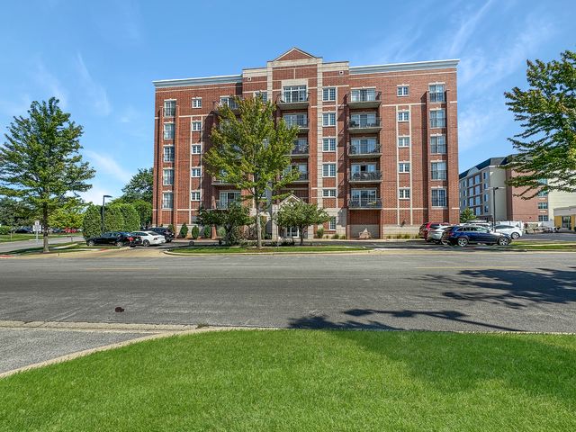 $284,900 | 405 South Creekside Drive, Unit 402 | Palatine