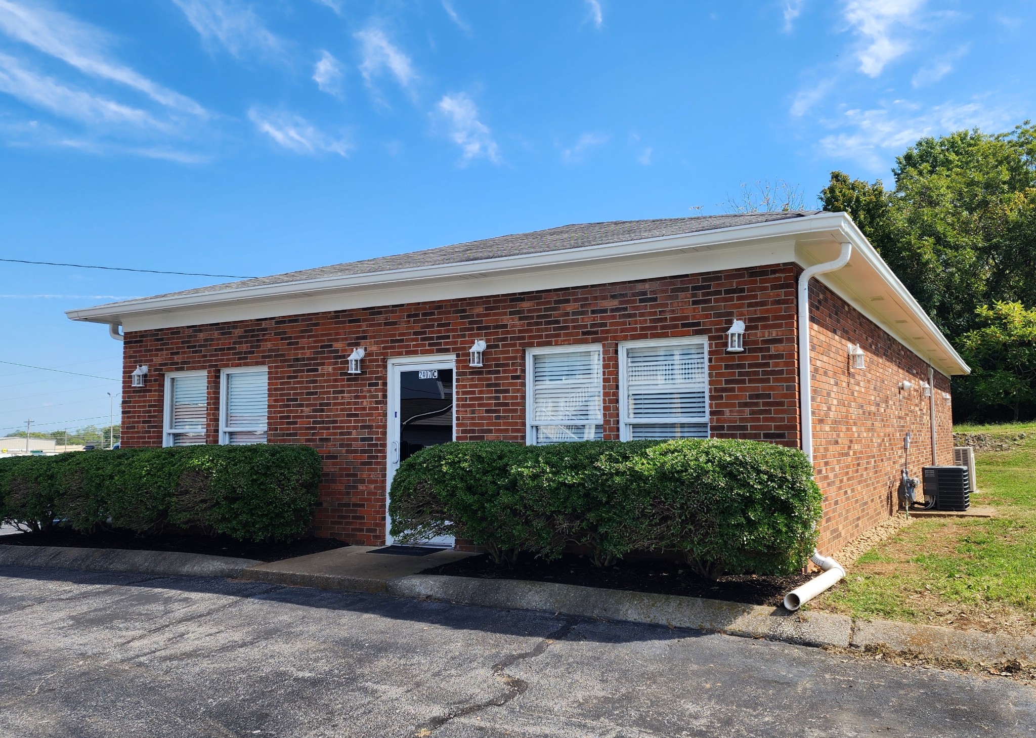 Why pay a a monthly rent when you can own your own building!  Well Maintained All Brick in an excellent location of Columbia.