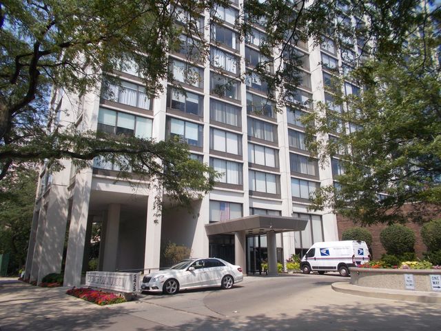 $179,900 | 5455 North Sheridan Road, Unit 408 | Edgewater Beach