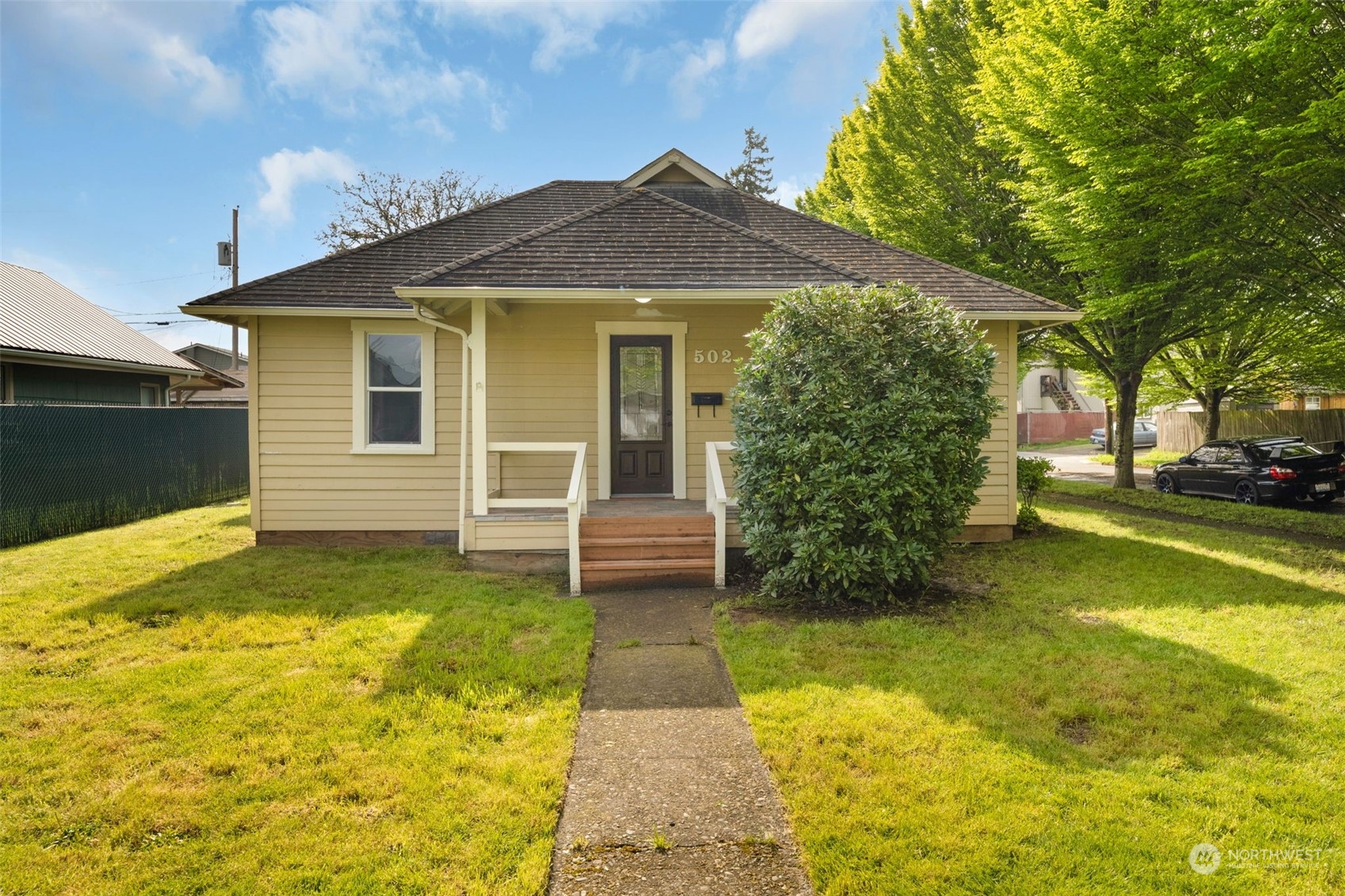 a view of a house with a yard