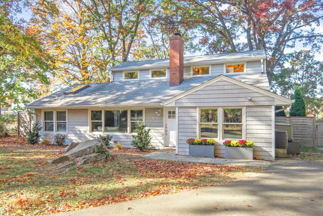 $1,100,000 | 8 Splitrock Road | South Norwalk