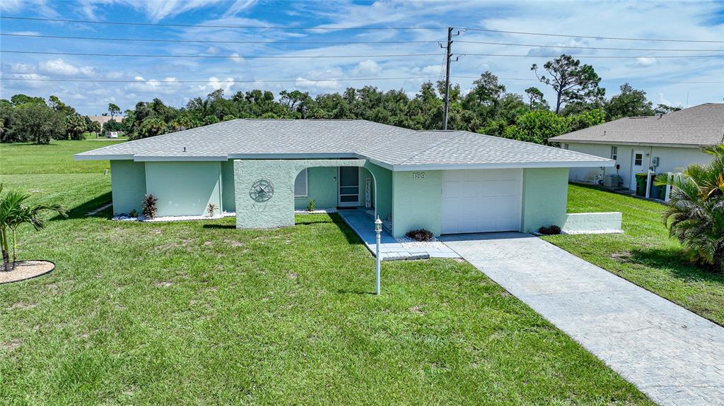 a view of a house with a yard