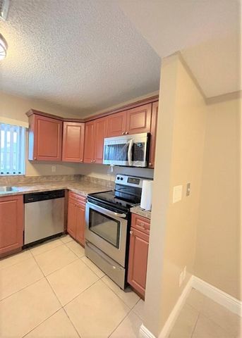 $299,999 | 1629 Cabot Lane, Unit 4 | Wellington