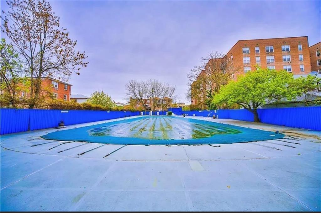 a view of outdoor space yard and street view