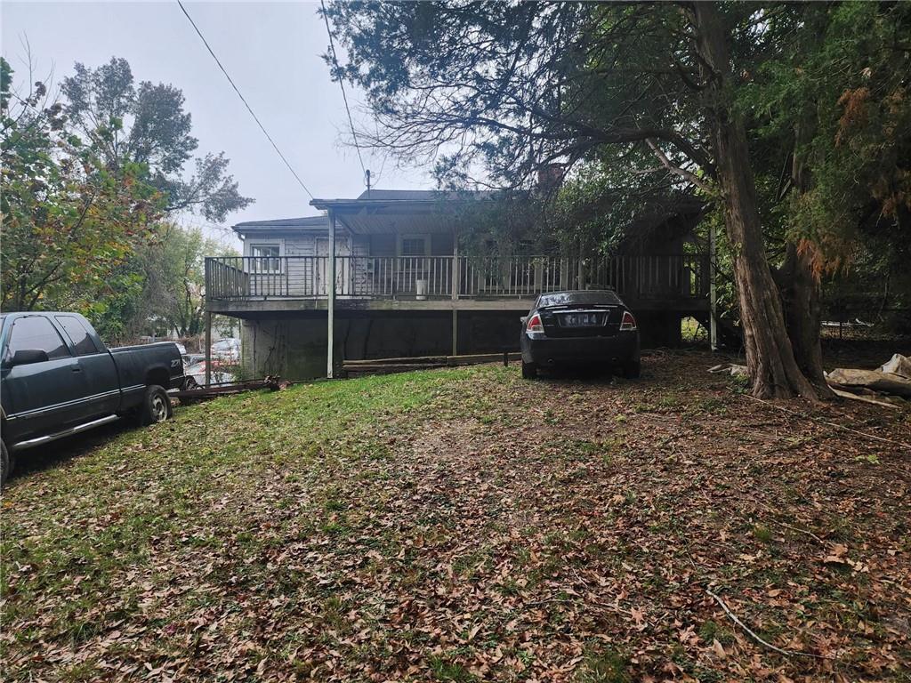 a view of a house with backyard and furniture