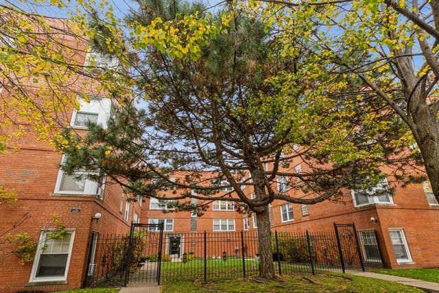 $210,000 | 2408 West Farragut Avenue, Unit 3B | Budlong Woods