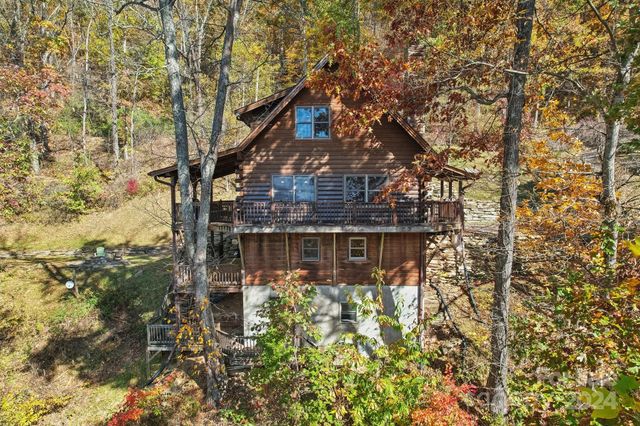 $650,000 | 27 Tuckaway Road | Jonathan Creek Township - Haywood County