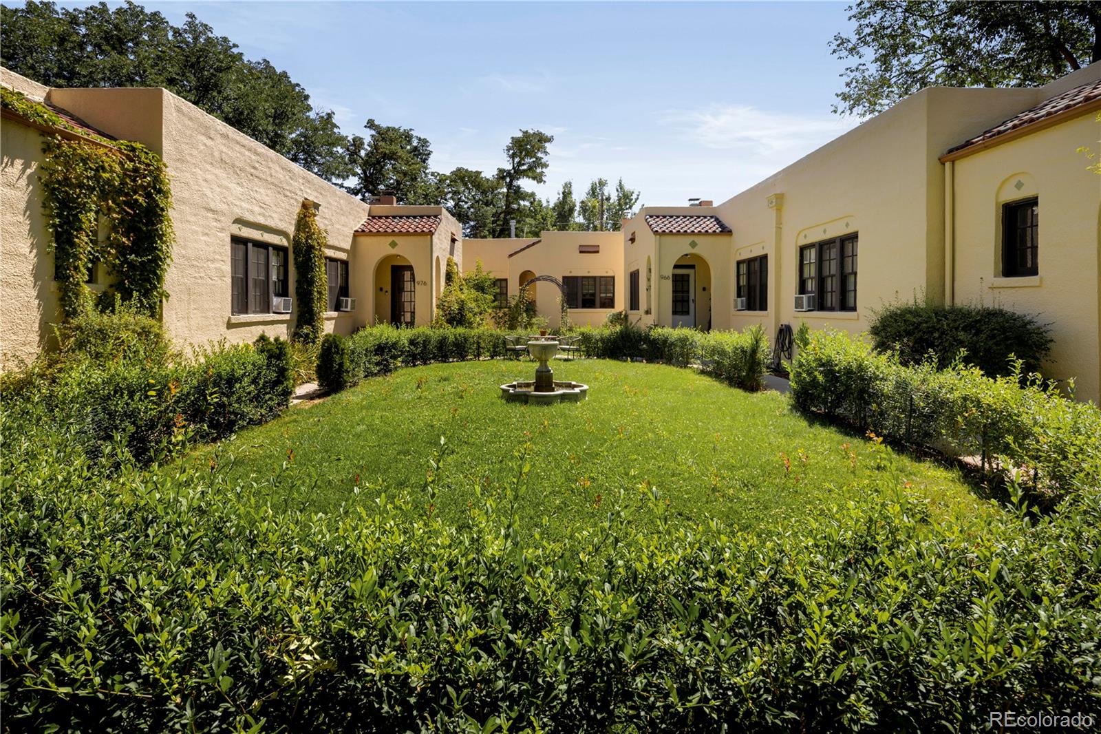 a view of a house with backyard and garden