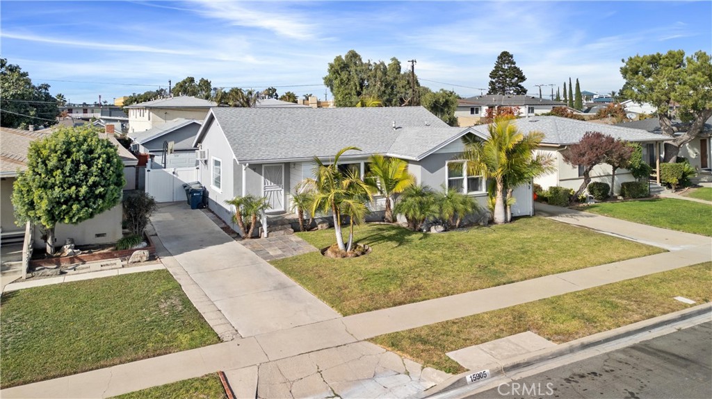 a view of multiple houses with a yard