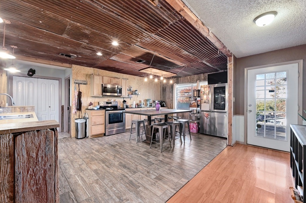 a view of a kitchen and dining room