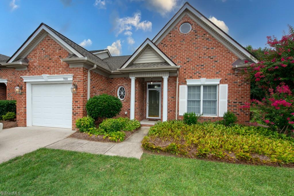 Super Cute end unit townhome