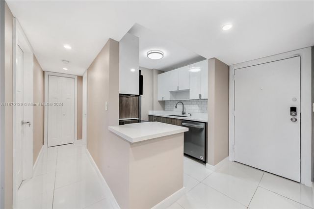 $2,600 | 8095 Northwest 8th Street, Unit 412 | Fountainebleau