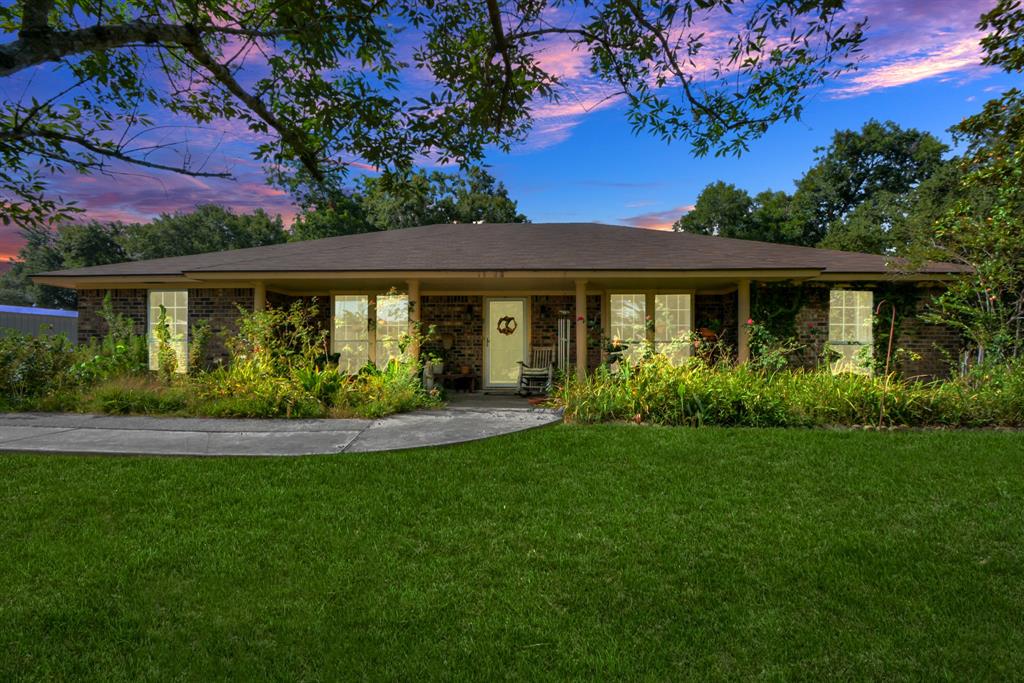 Welcome Home! Fabulous 1 story home located in the City limits of Anahuac and across the street from Fort Anahuac Park.