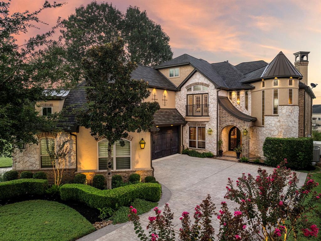 Nestled within the exclusive gated community of White Oak Ranch on Lake Conroe, this breathtaking waterfront estate exudes timeless elegance and grandeur. Its impressive facade is framed by lush, manicured landscaping, set against the serene backdrop of picturesque lake views.