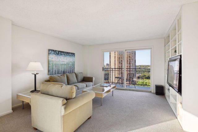 $190,000 | 1225 Lasalle Avenue, Unit 1708 | 1200 on the Mall