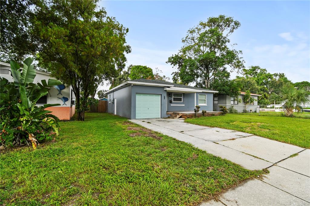 a view of a house with a backyard