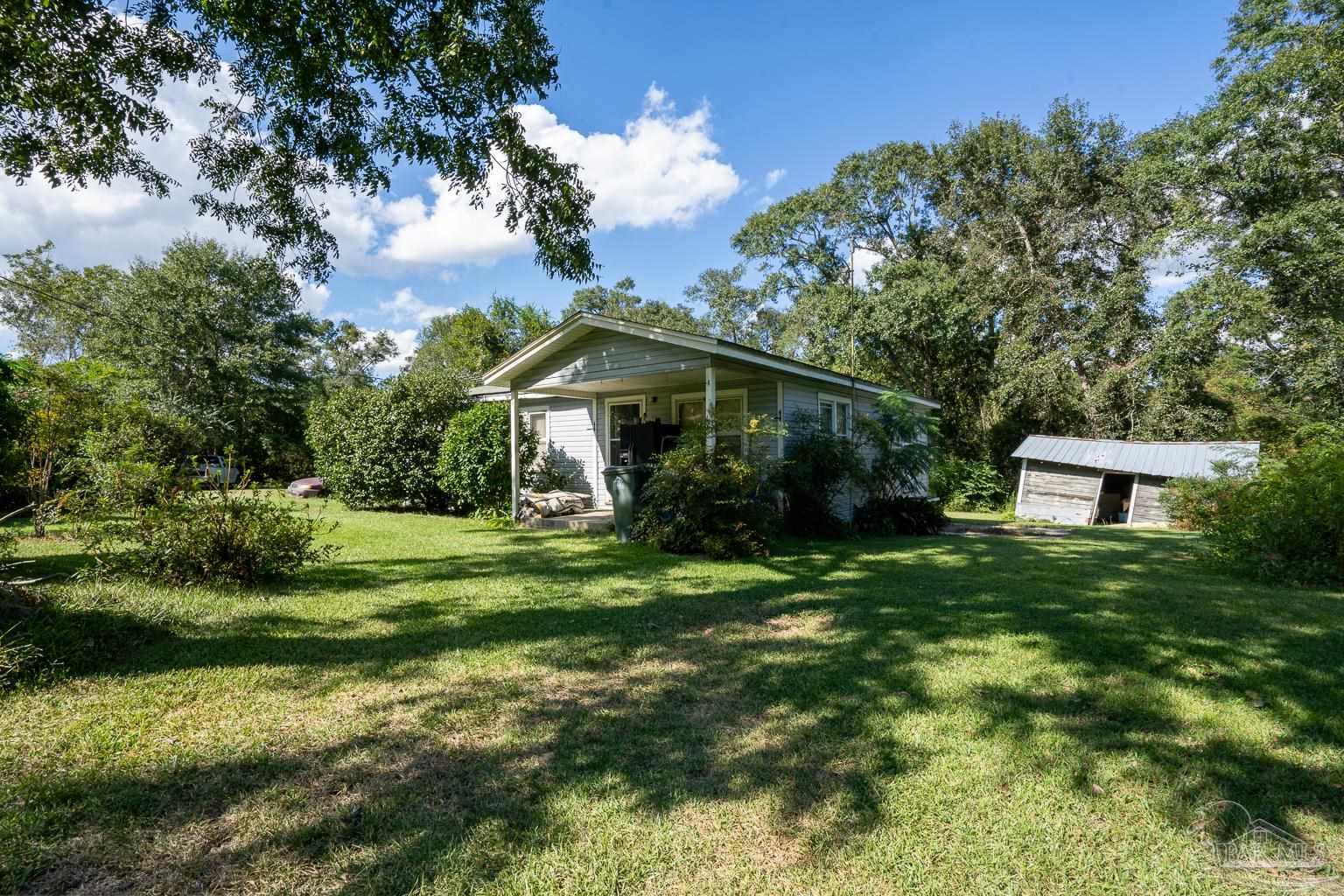 a view of a house with a yard