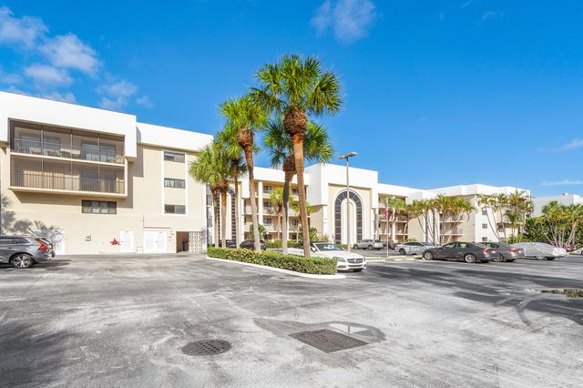 $599,000 | 3525 South Ocean Boulevard, Unit 210 | South Palm Beach