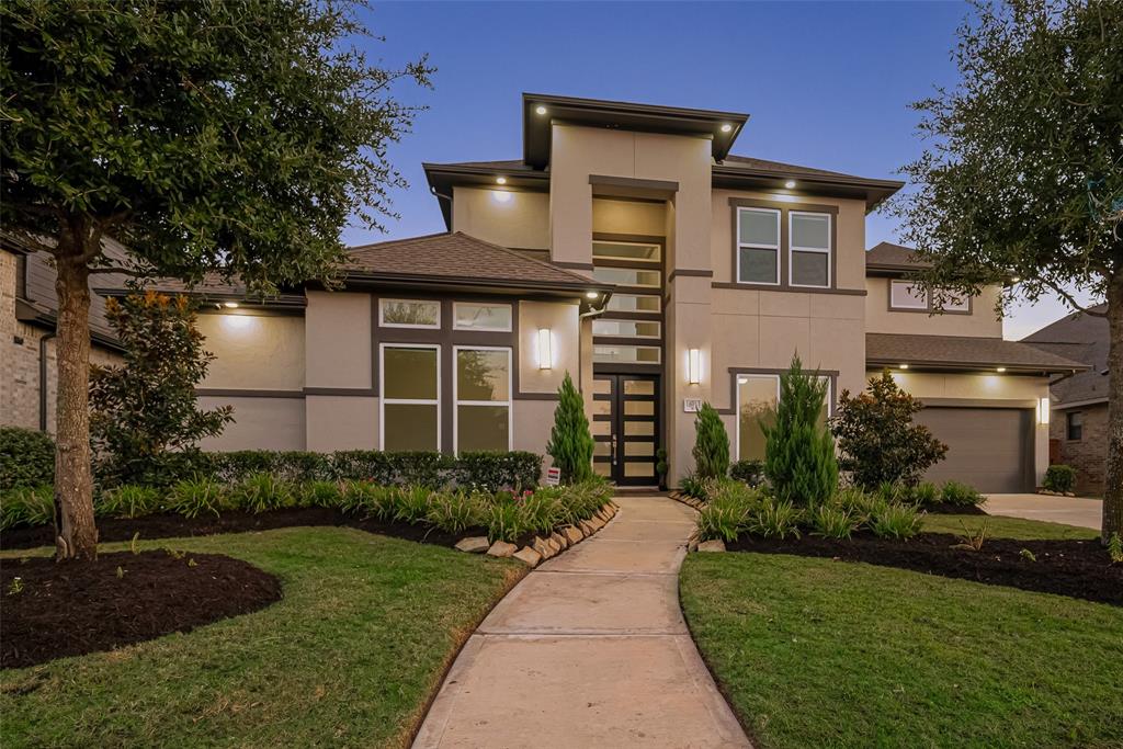 Welcome to this exceptional luxury residence located in the highly sought-after Aliana community. This stunning home boasts the popular Coventry Homes Anahuac floor plan, offering an expansive layout with meticulous attention to detail and high-end finishes that cater to modern elegance.