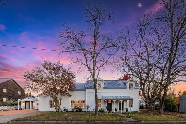 $1,325,000 | 403 North Pecan Street | Fredericksburg