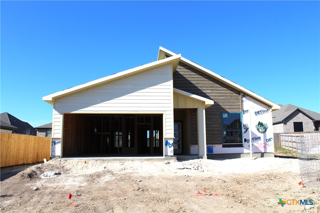 a view of house with yard