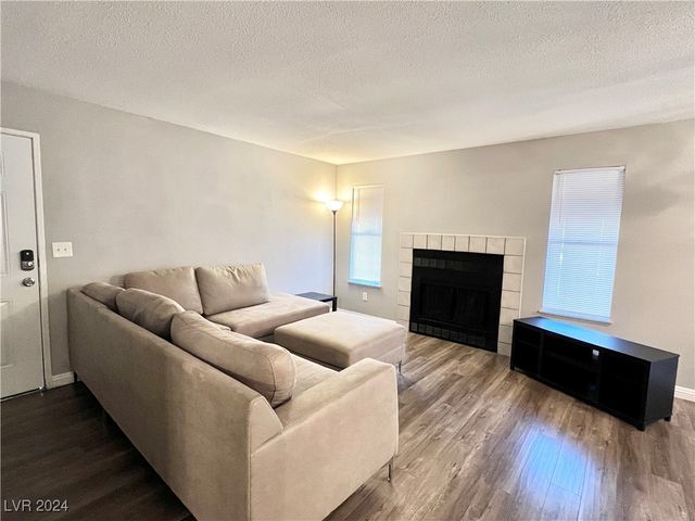 $1,495 | 5056 Spencer Street, Unit B | Paradise