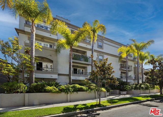 $1,495,000 | 11908 Darlington Avenue, Unit PH3 | Brentwood