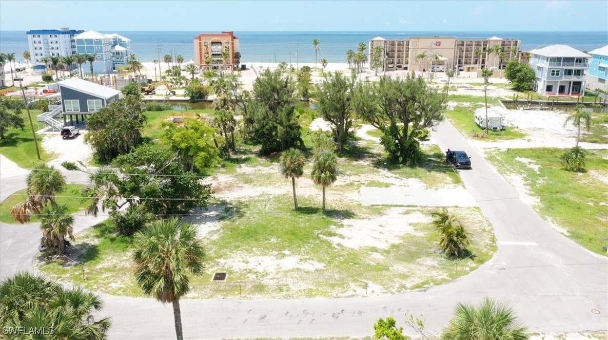 a view of residential houses with yard