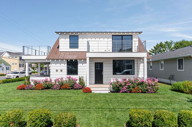 $3,299,000 | 2988 1st | Avalon Center