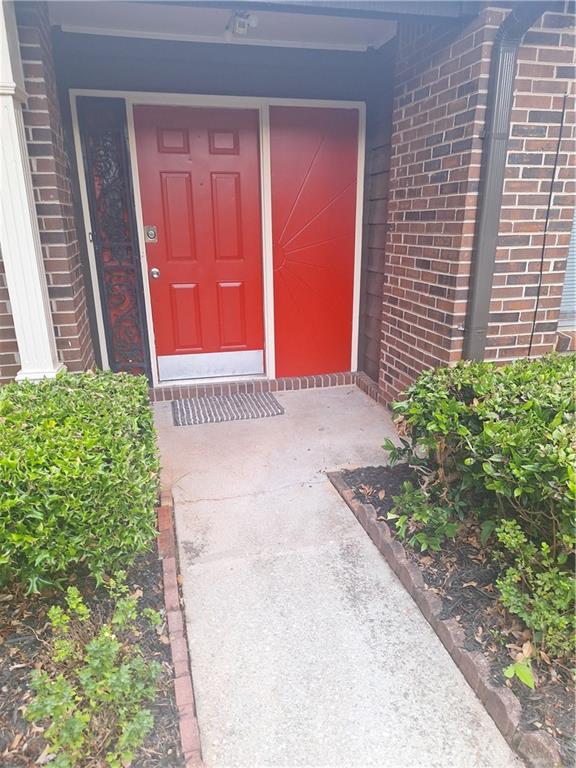 a view of backyard with entryway